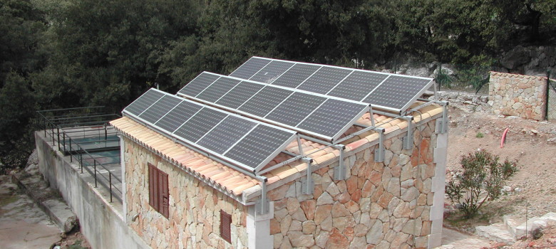 Impact of orientation, pitch and shading on solar PV