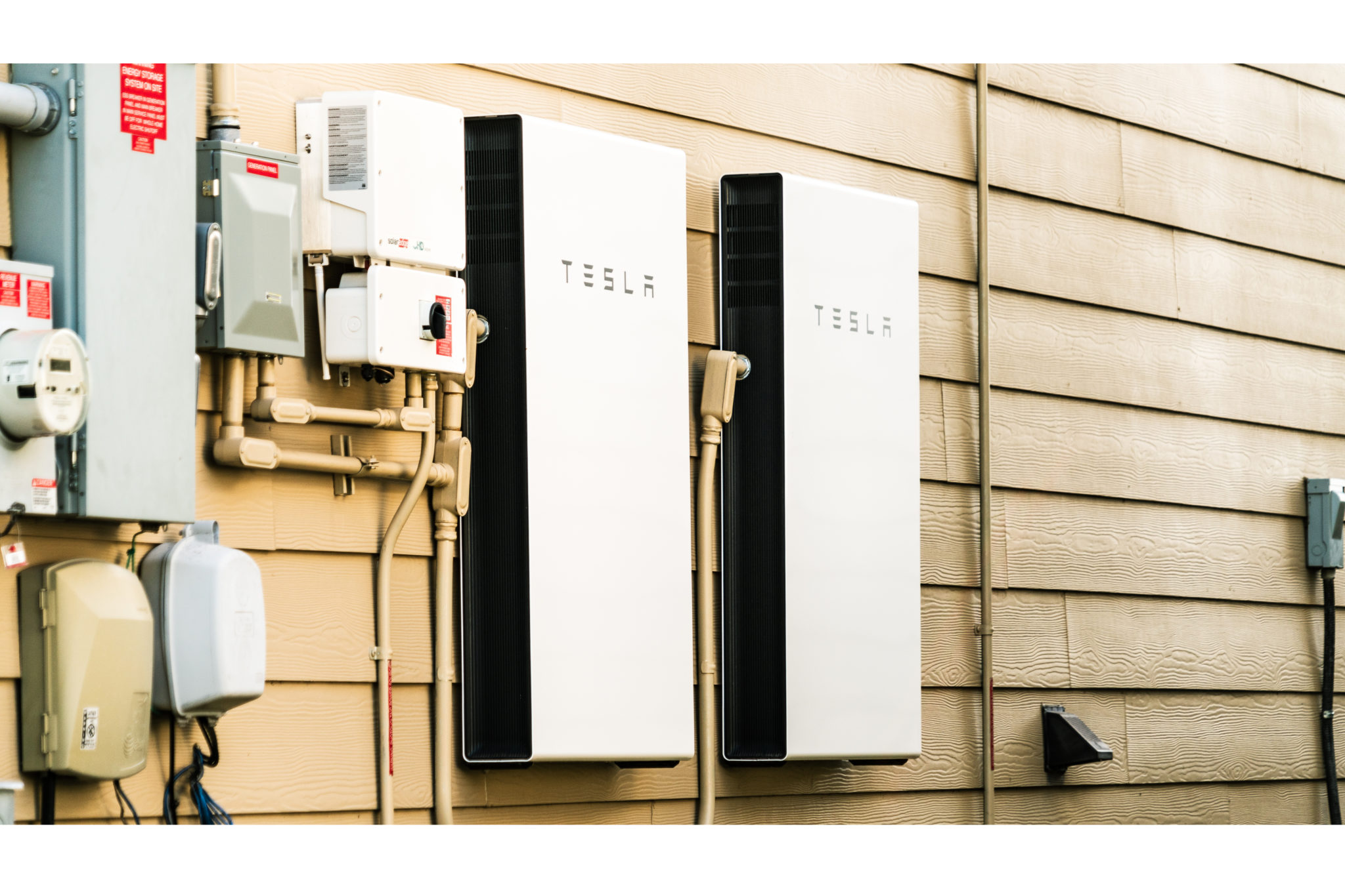 tesla-powerwall-working-in-combination-with-solar-pv-thegreenage